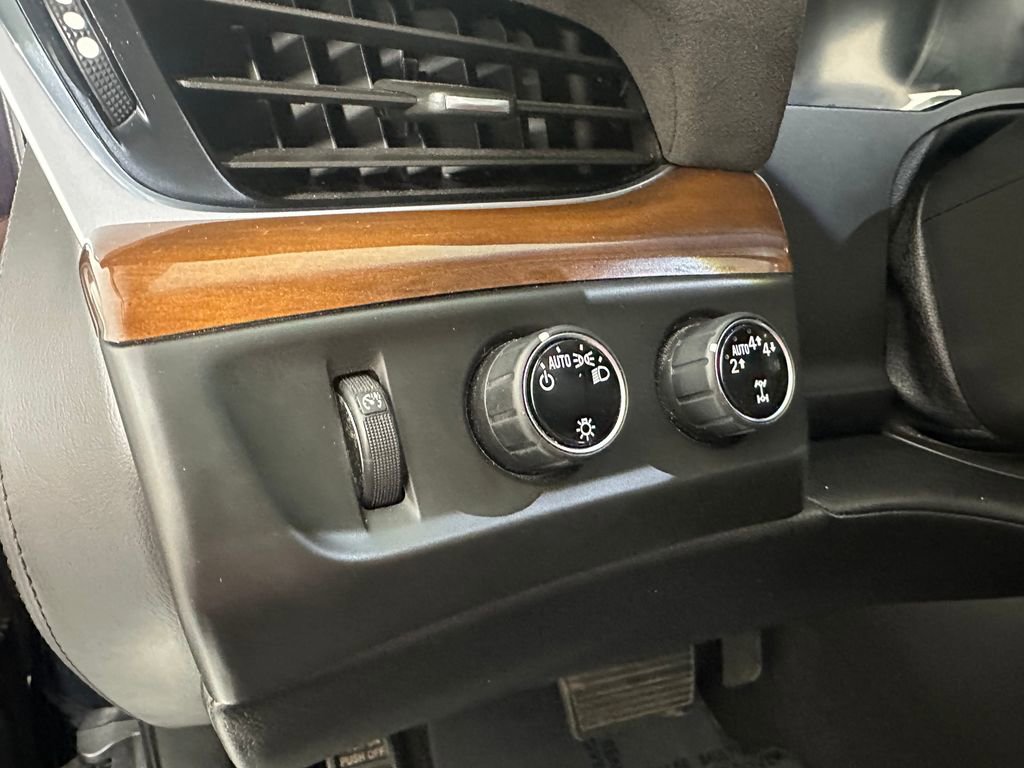 Used 2020 Cadillac Escalade Luxury AWD/4WD image 18