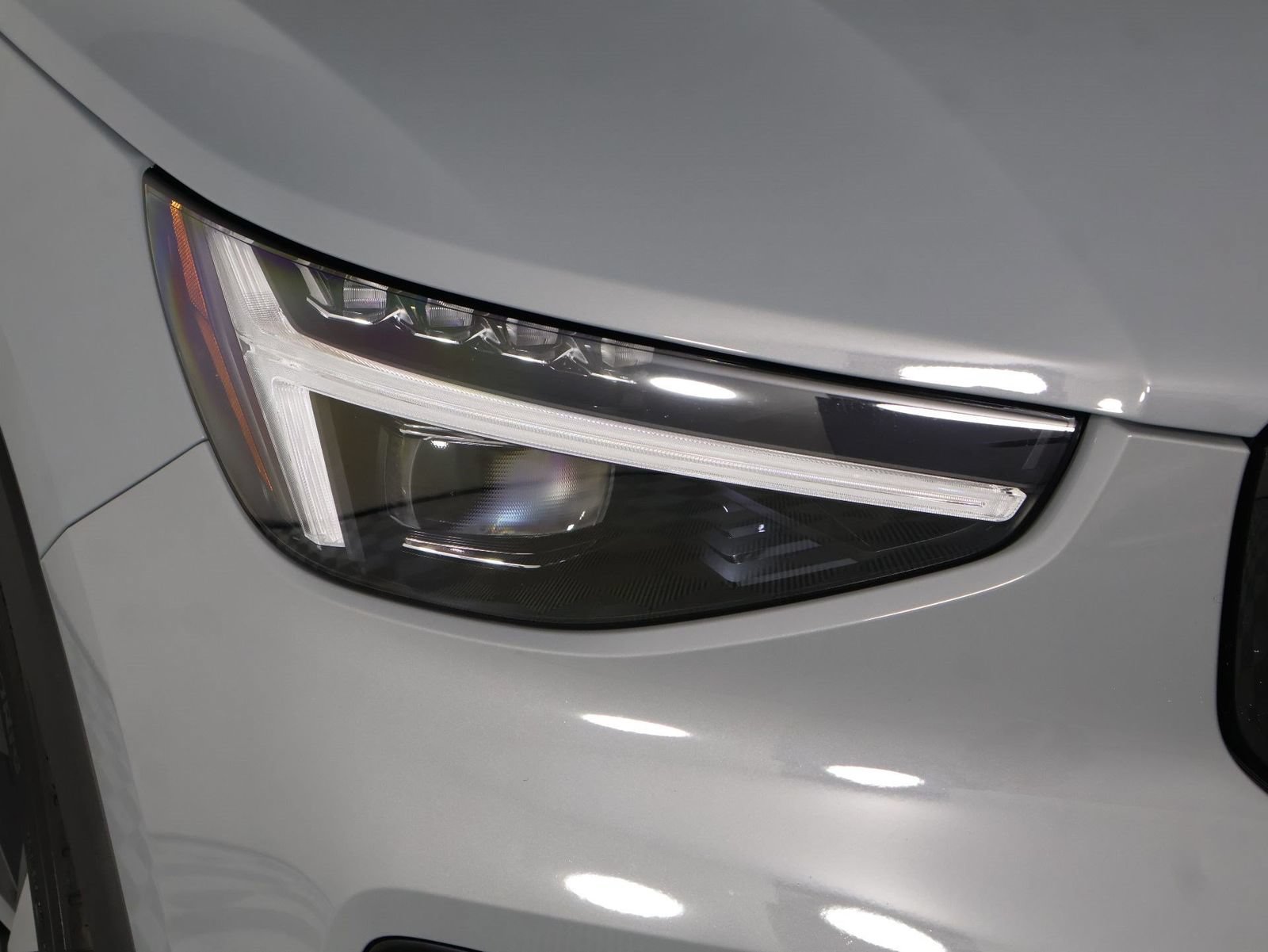 Certified 2026 Volvo XC40 B5 Plus AWD/4WD image 26
