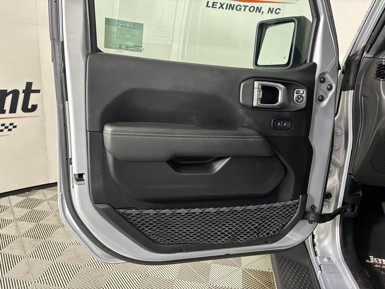 Used 2022 Jeep Wrangler Unlimited Sahara AWD/4WD image 7