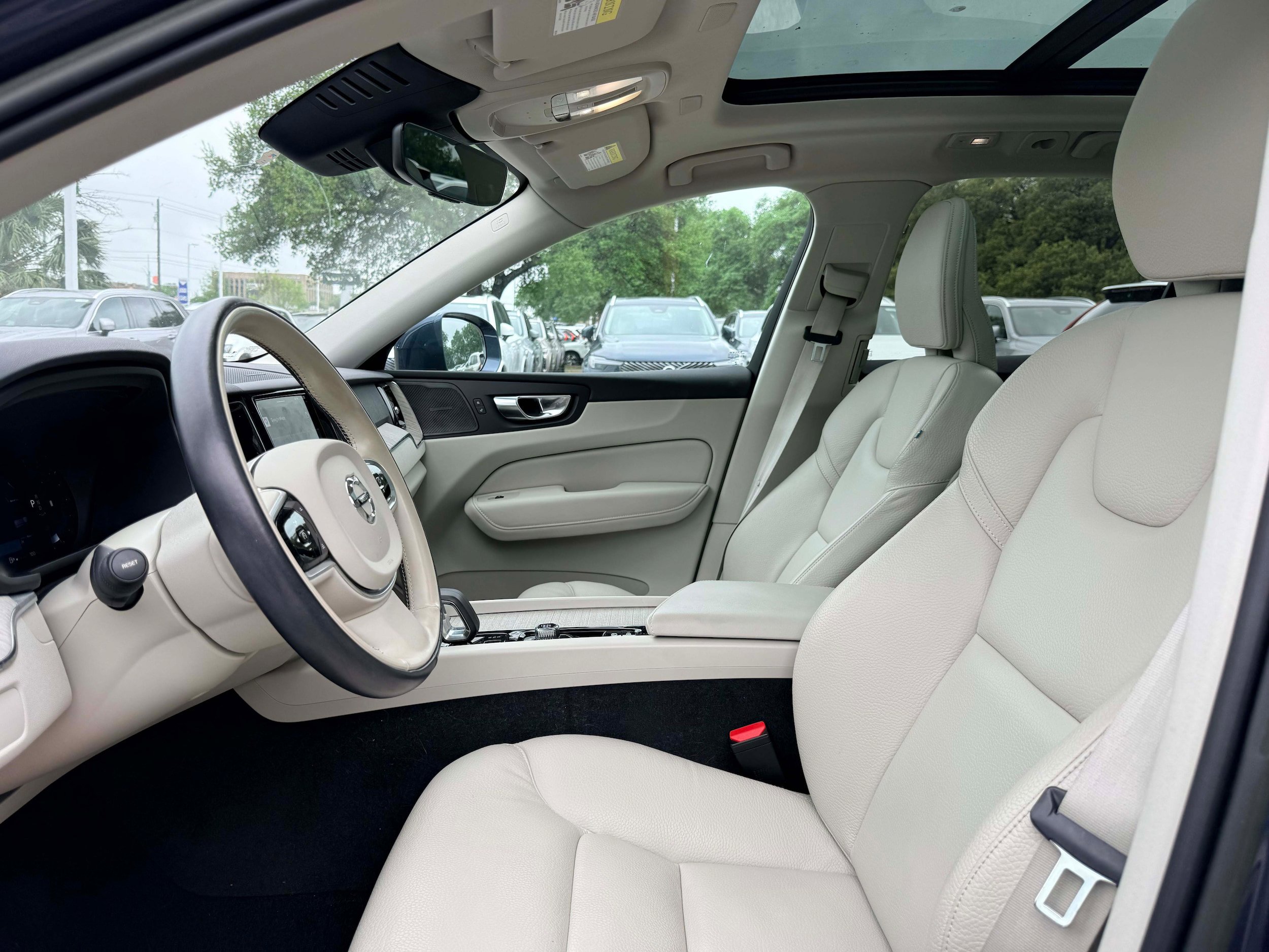 Certified 2023 Volvo XC60 B5 Plus w/ Climate Package FWD image 10