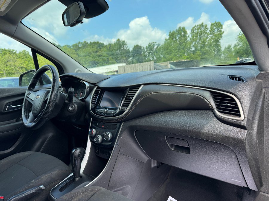 Used 2020 Chevrolet Trax LS FWD image 20