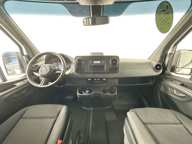 Used 2025 Mercedes-Benz Sprinter 2500 image 4