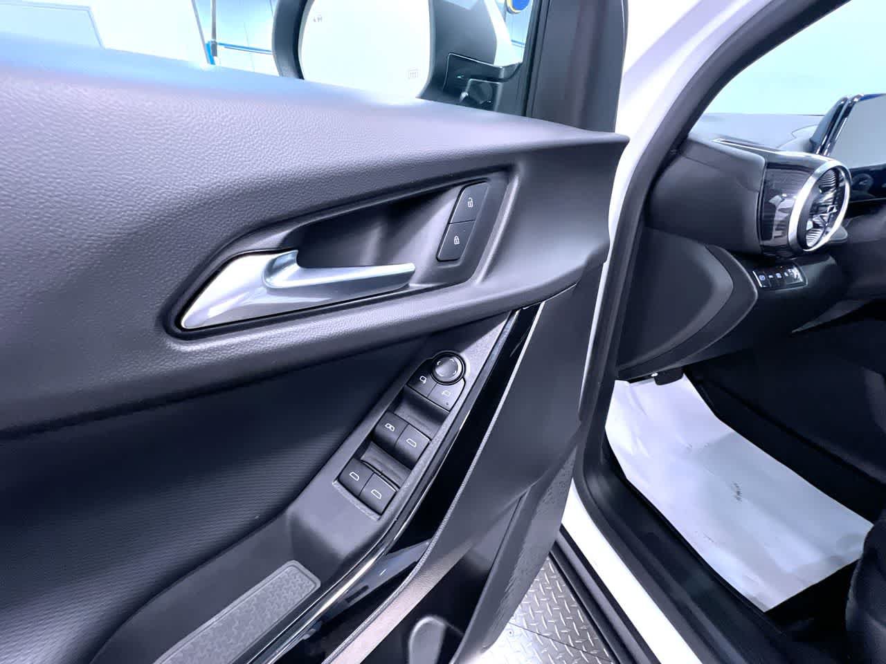 Used 2025 Chevrolet Equinox LT w/ Safety and Technology Package AWD/4WD image 12