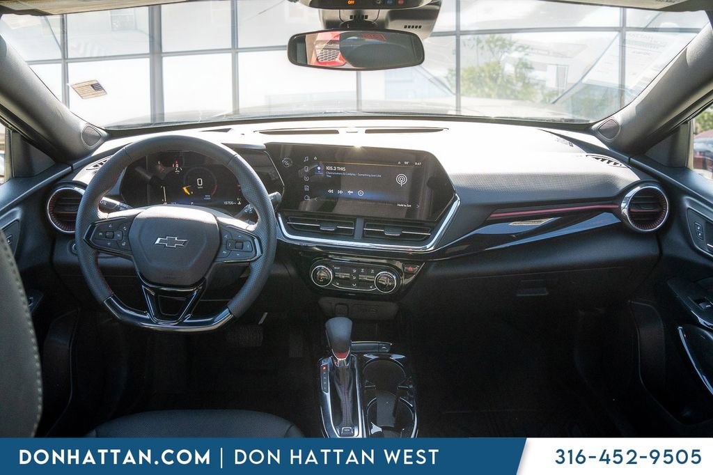 Used 2025 Chevrolet Trax RS w/ Driver Confidence Package FWD image 4