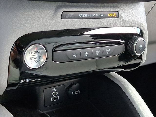 Certified 2025 Ford Escape Platinum AWD/4WD image 15
