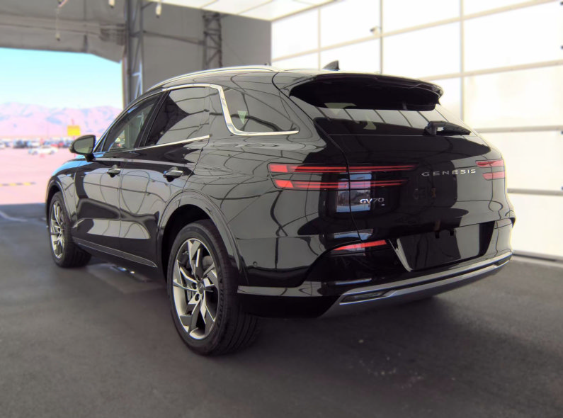 Used 2025 Genesis Electrified GV70 AWD/4WD image 3