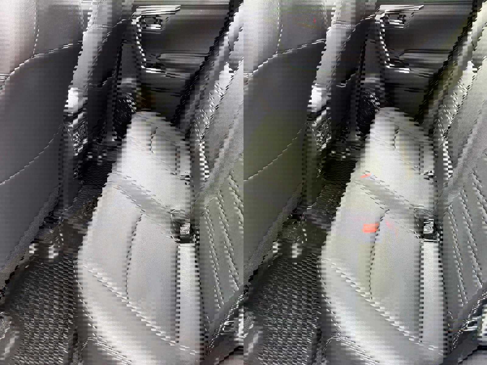 Used 2023 Toyota RAV4 XLE Premium image 18