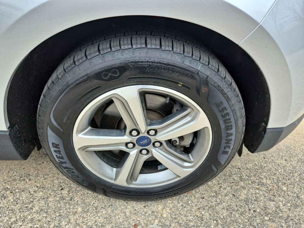 Certified 2019 Ford Edge SEL w/ Equipment Group 201A image 6