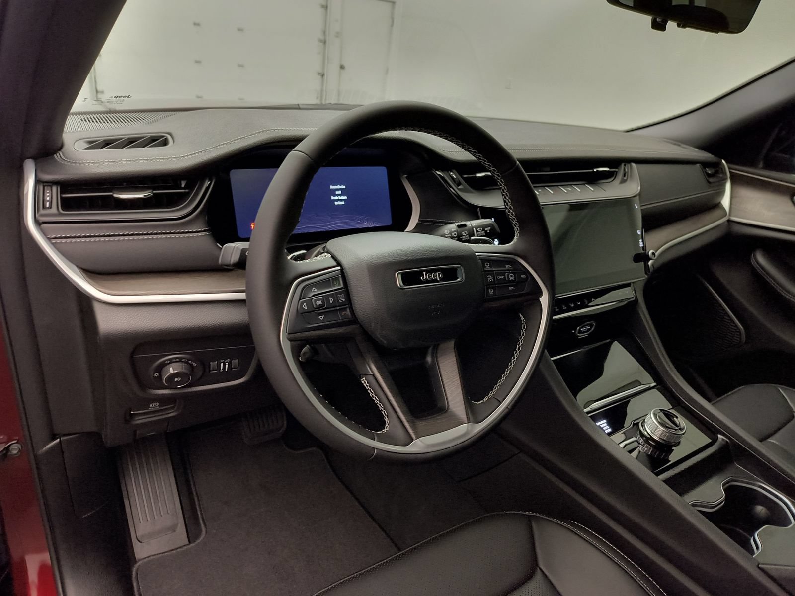 New 2026 Jeep Grand Cherokee Limited w/ Luxury Tech Group II AWD/4WD image 4