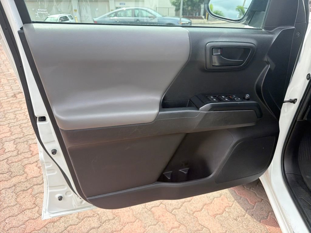 Used 2022 Toyota Tacoma SR image 8
