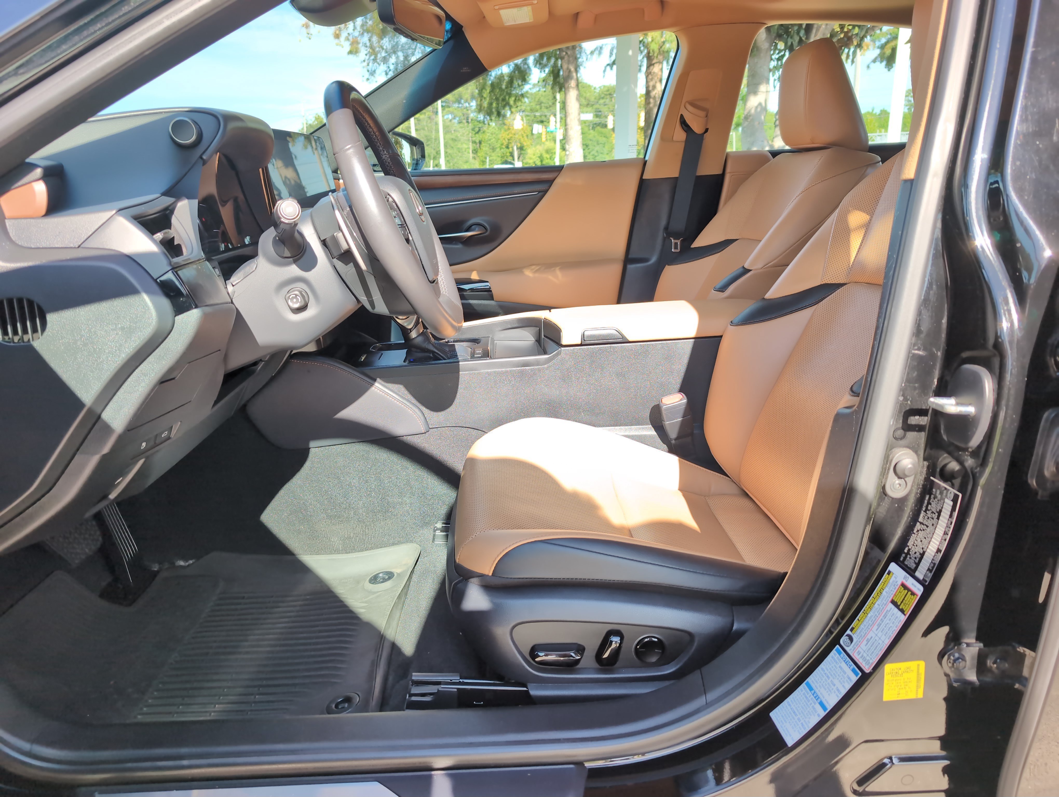 Used 2023 Lexus ES 250 w/ Premium Package AWD/4WD image 16