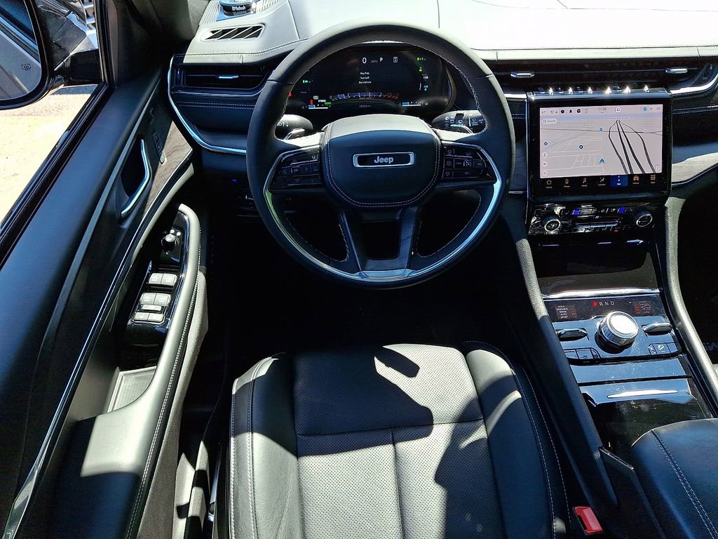 Certified 2023 Jeep Grand Cherokee Overland w/ Luxury Tech Group IV AWD/4WD image 12