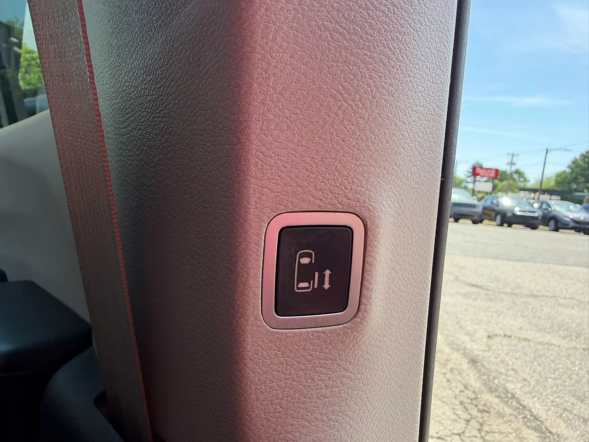 Used 2019 Chrysler Pacifica Touring-L image 31