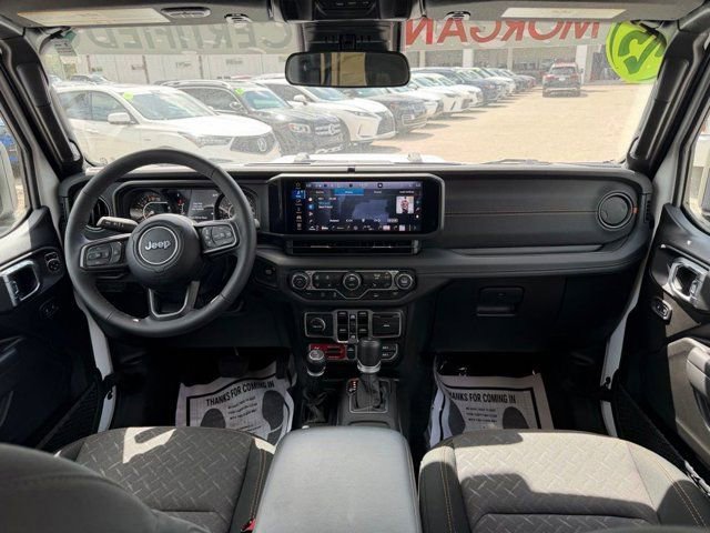 Used 2025 Jeep Gladiator Mojave w/ Convenience Group image 32