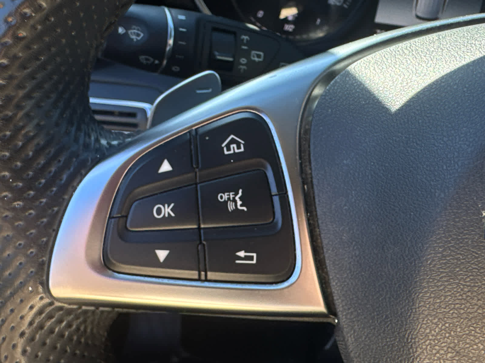 Used 2019 Mercedes-Benz GLC 300 4MATIC image 19