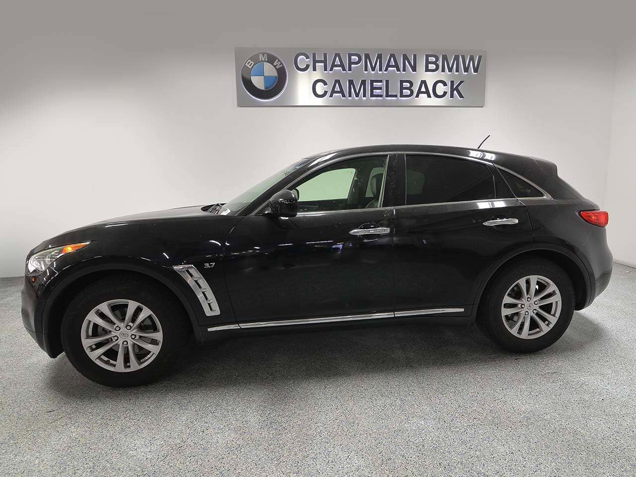 Used 2017 INFINITI QX70 2WD image 4