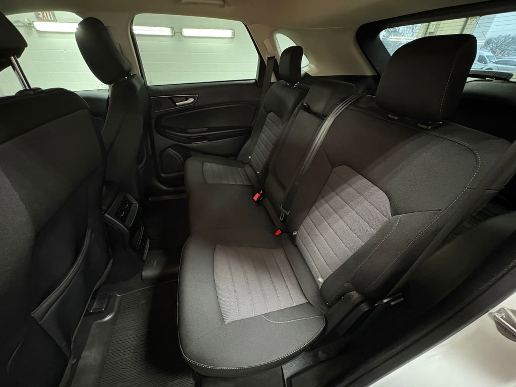 Used 2024 Ford Edge SE w/ Cargo Accessory Package image 32