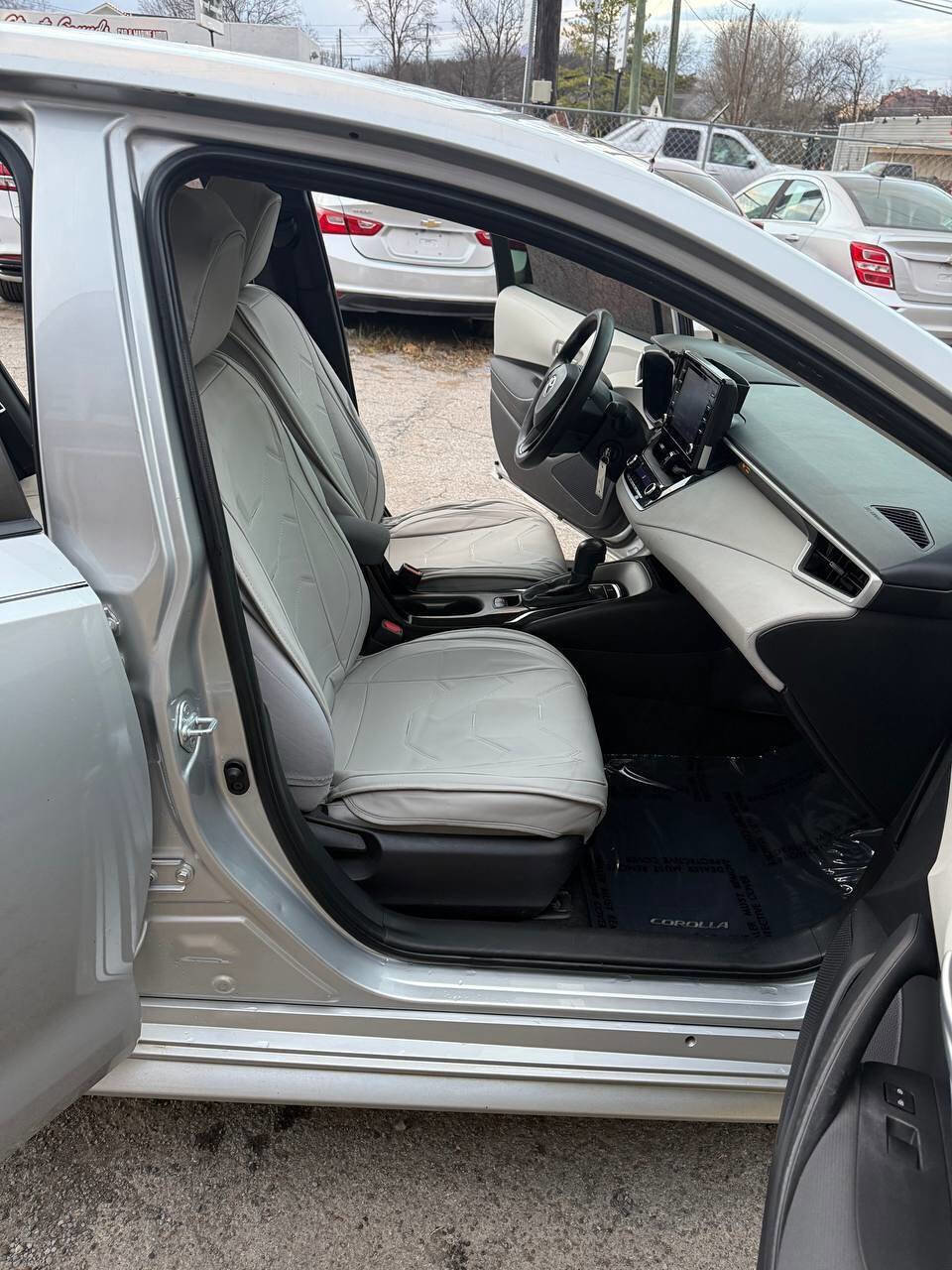 Used 2021 Toyota Corolla LE image 16