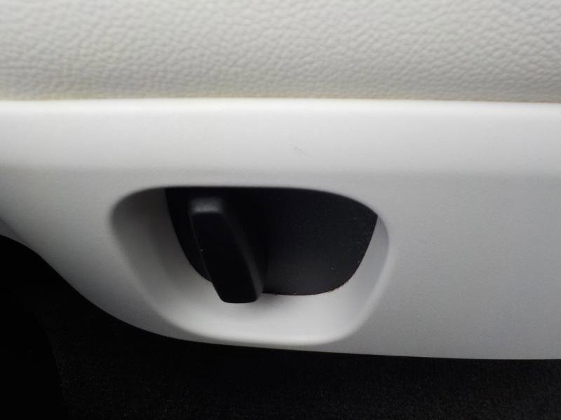 Used 2017 Land Rover Discovery HSE image 45