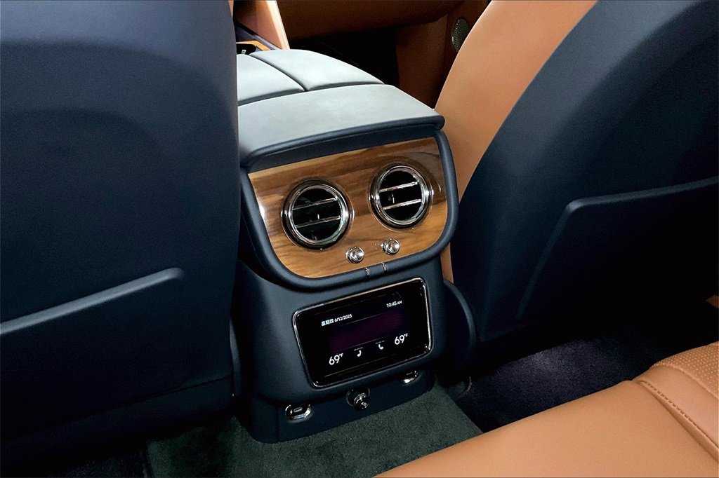 Used 2022 Bentley Bentayga image 34