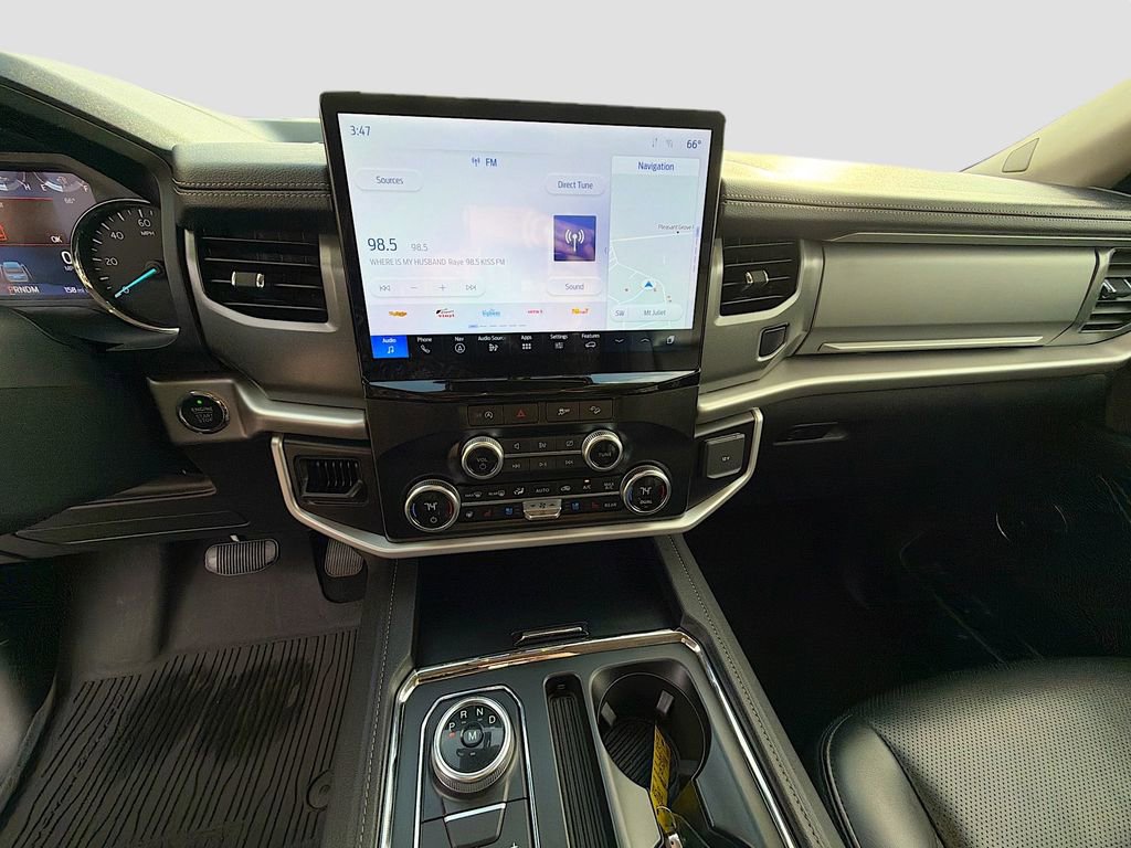 Used 2024 Ford Expedition XLT image 30