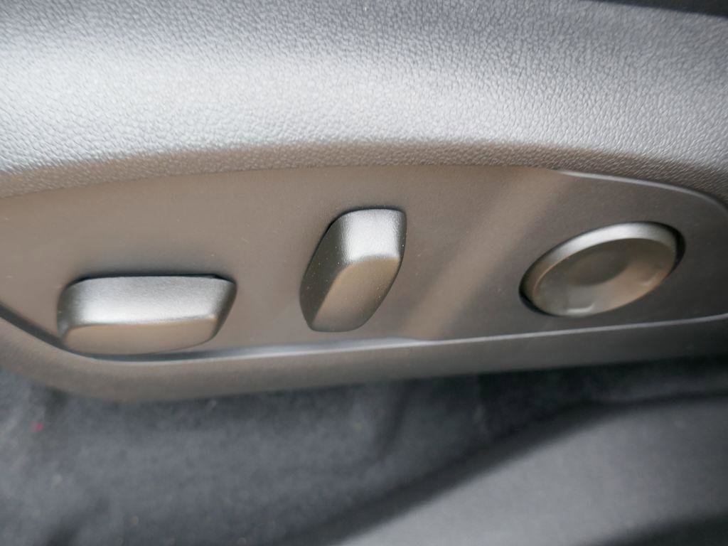 New 2026 Chevrolet Traverse RS image 16