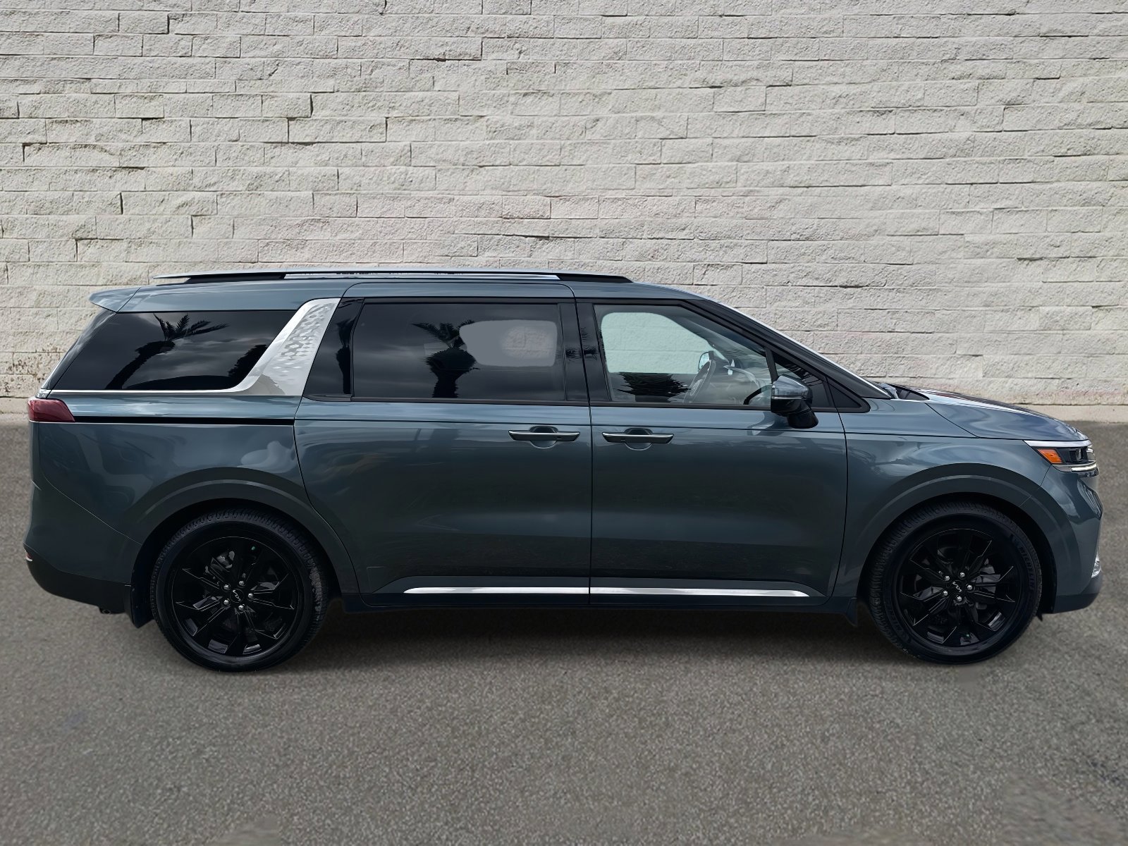 Used 2023 Kia Carnival SX image 6