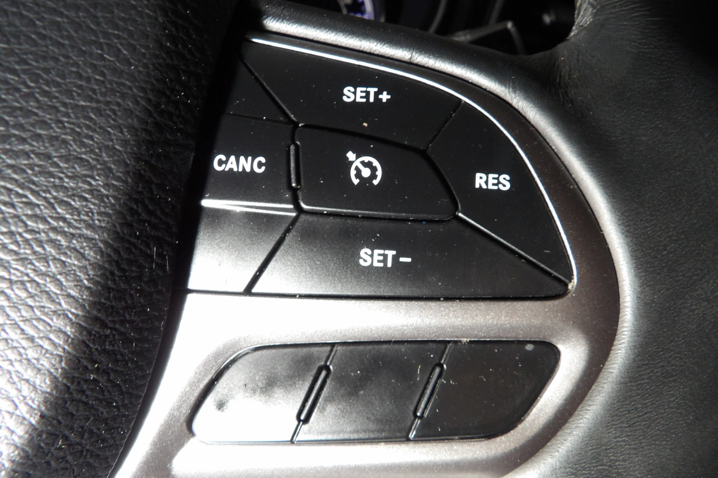 Used 2019 Jeep Cherokee Limited AWD/4WD image 15