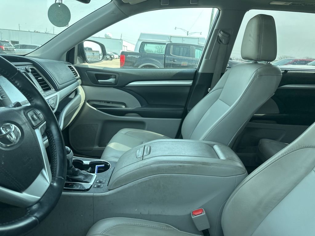Used 2018 Toyota Highlander XLE image 17