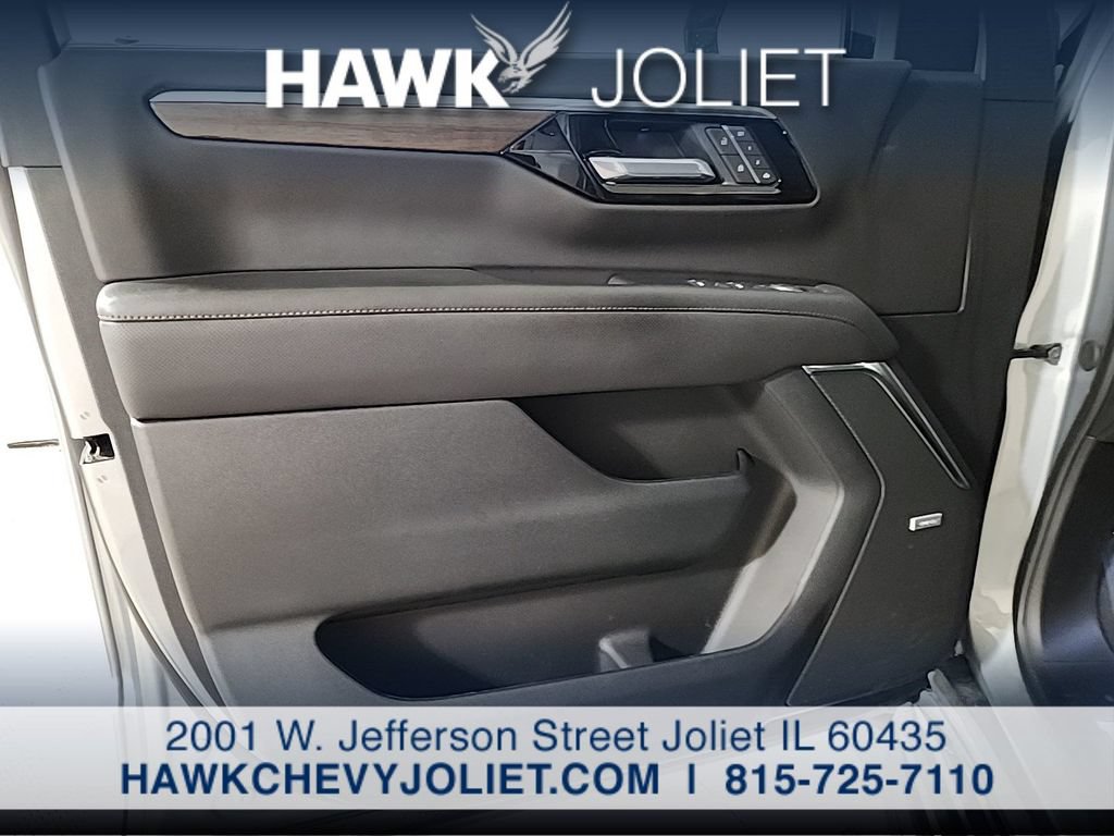 Used 2025 Chevrolet Suburban High Country AWD/4WD image 19