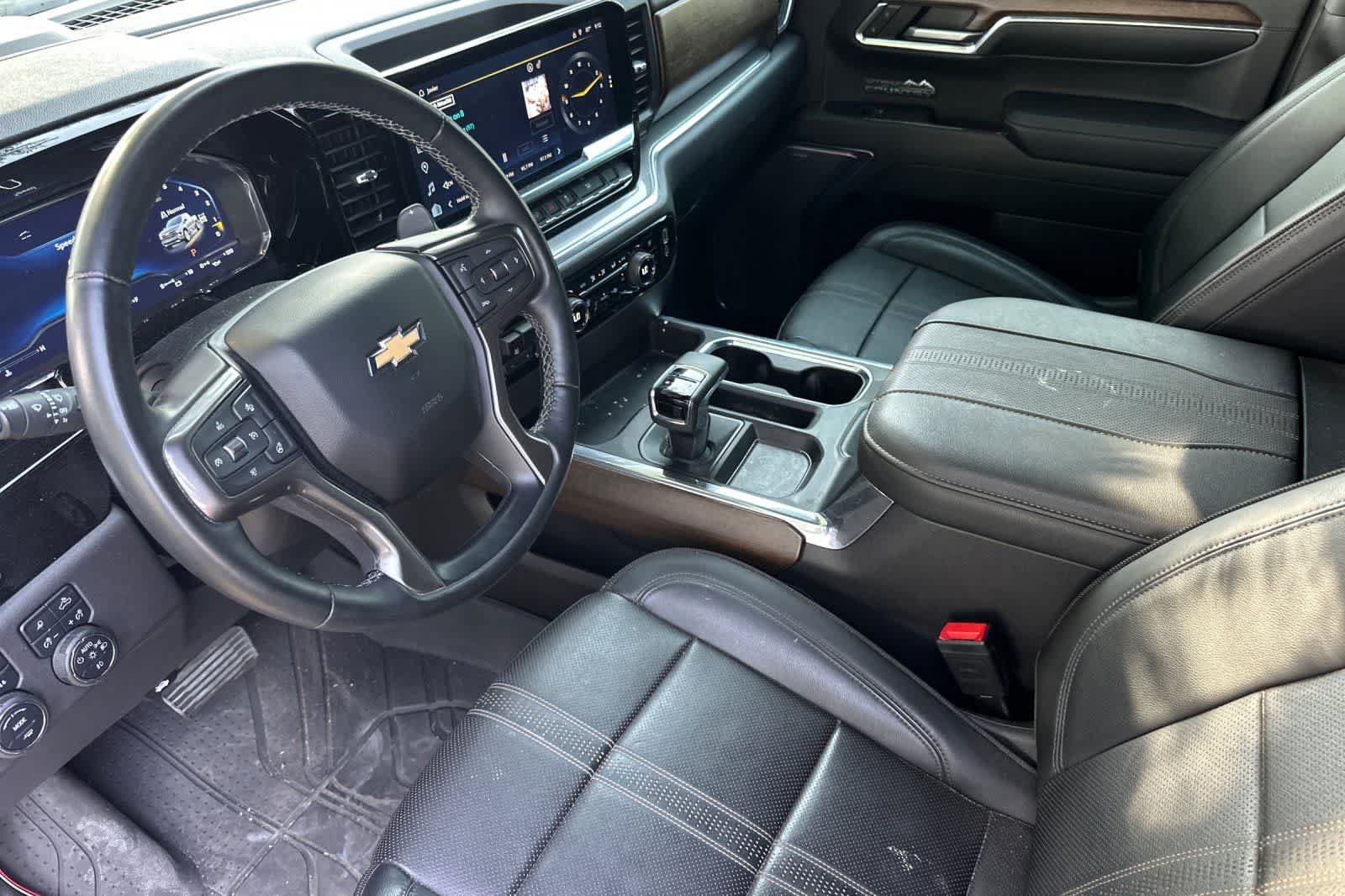 Used 2023 Chevrolet Silverado 1500 High Country w/ High Country Premium Package AWD/4WD image 14