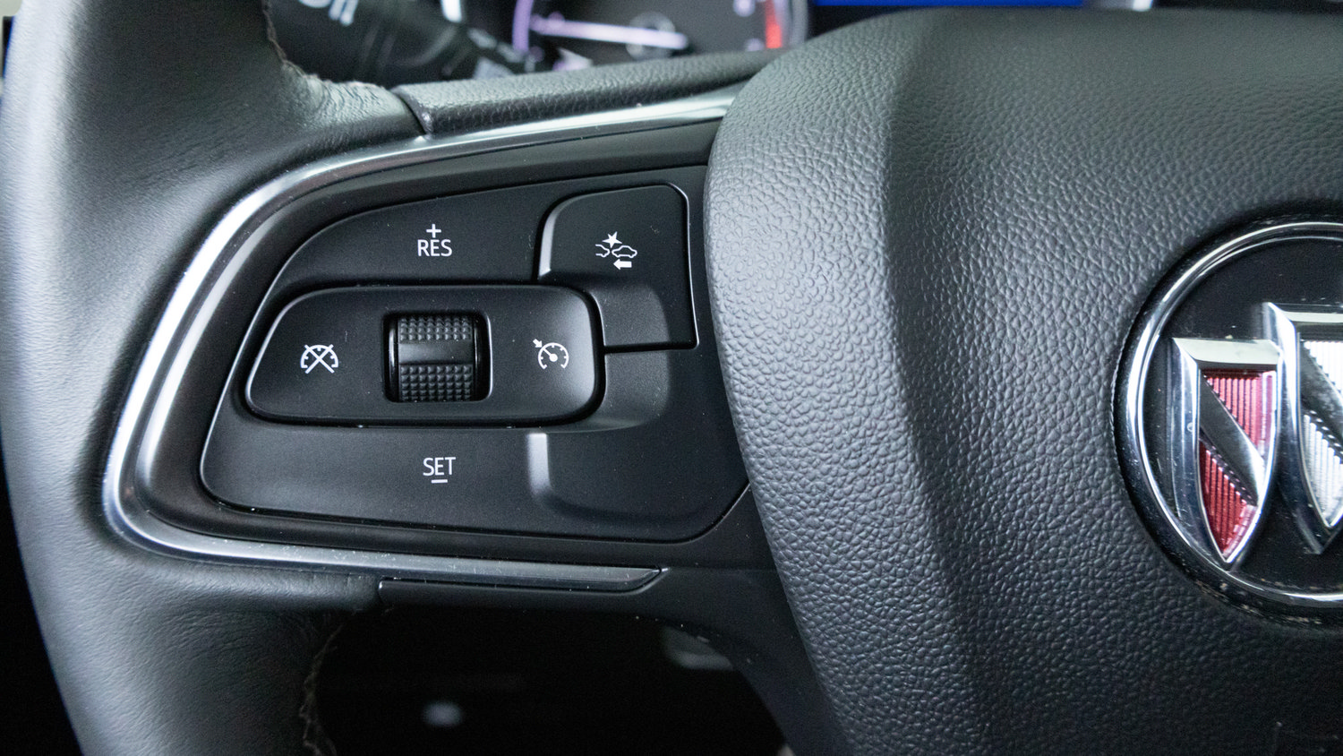 Used 2023 Buick Encore GX Select w/ Sport Touring Package FWD image 18