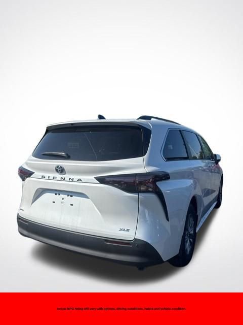 Used 2026 Toyota Sienna XLE FWD image 8