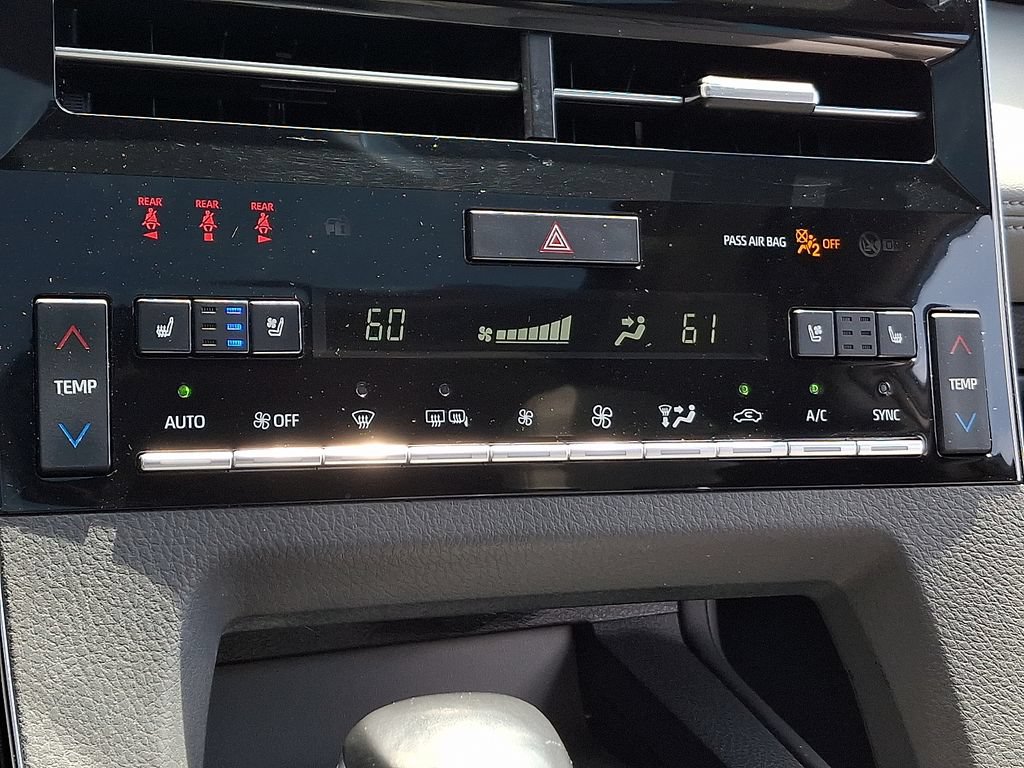 Used 2022 Toyota Avalon Limited w/ Advanced Safety Package FWD image 17