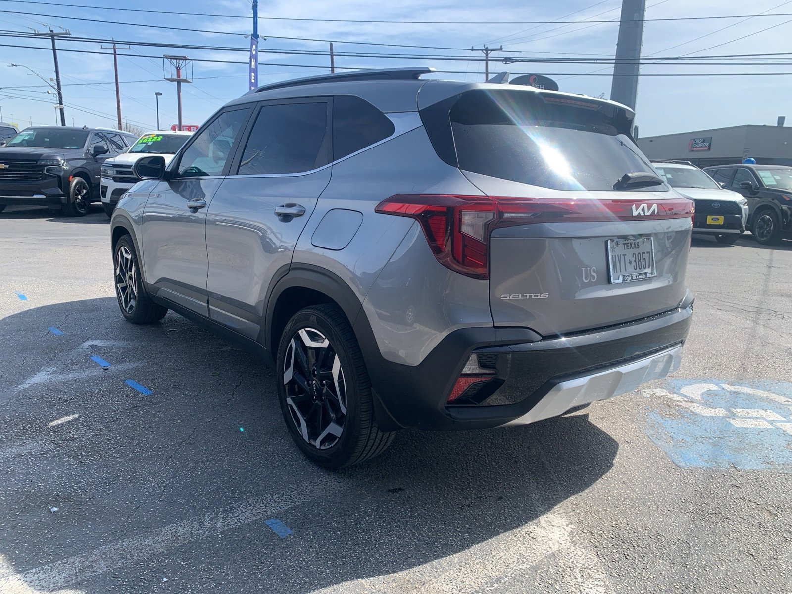 Used 2024 Kia Seltos SX w/ SX Sunroof Package image 2