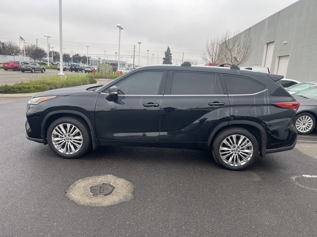 Used 2024 Toyota Highlander Platinum image 8