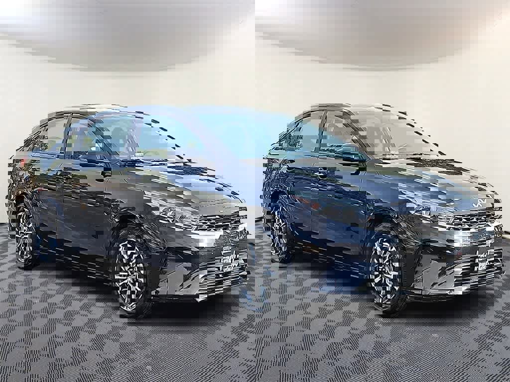 Used 2024 Kia Forte LXS image 3