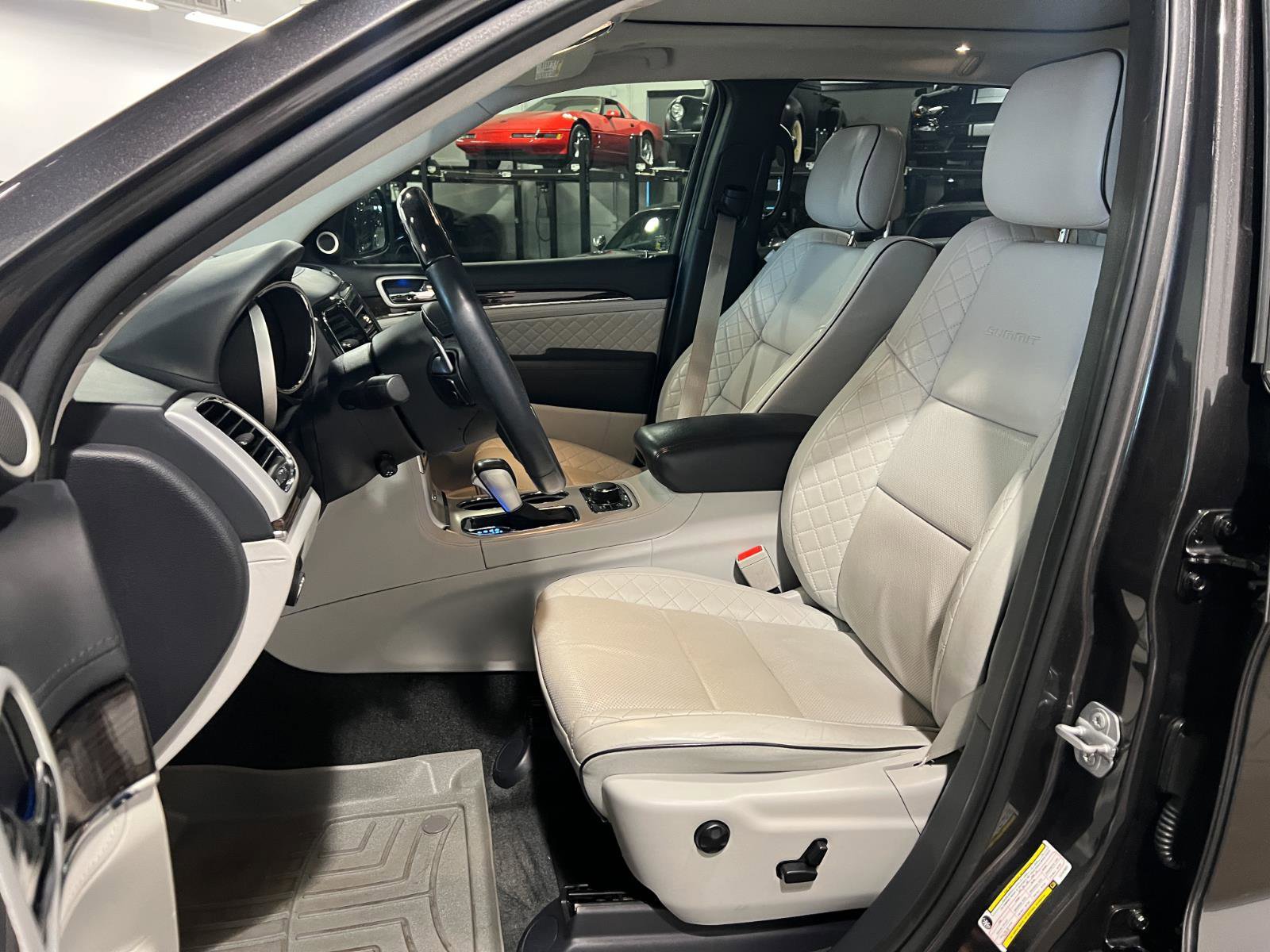 Used 2020 Jeep Grand Cherokee Summit image 9