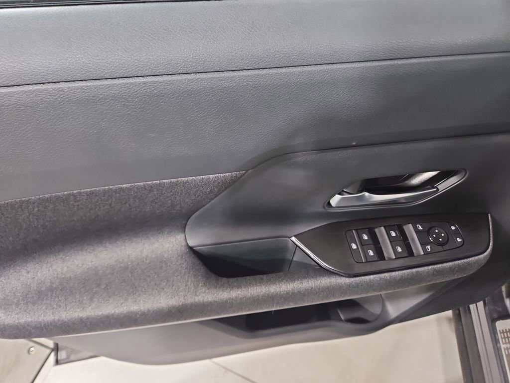 New 2025 Nissan Kicks SV w/ SV Premium Package image 10