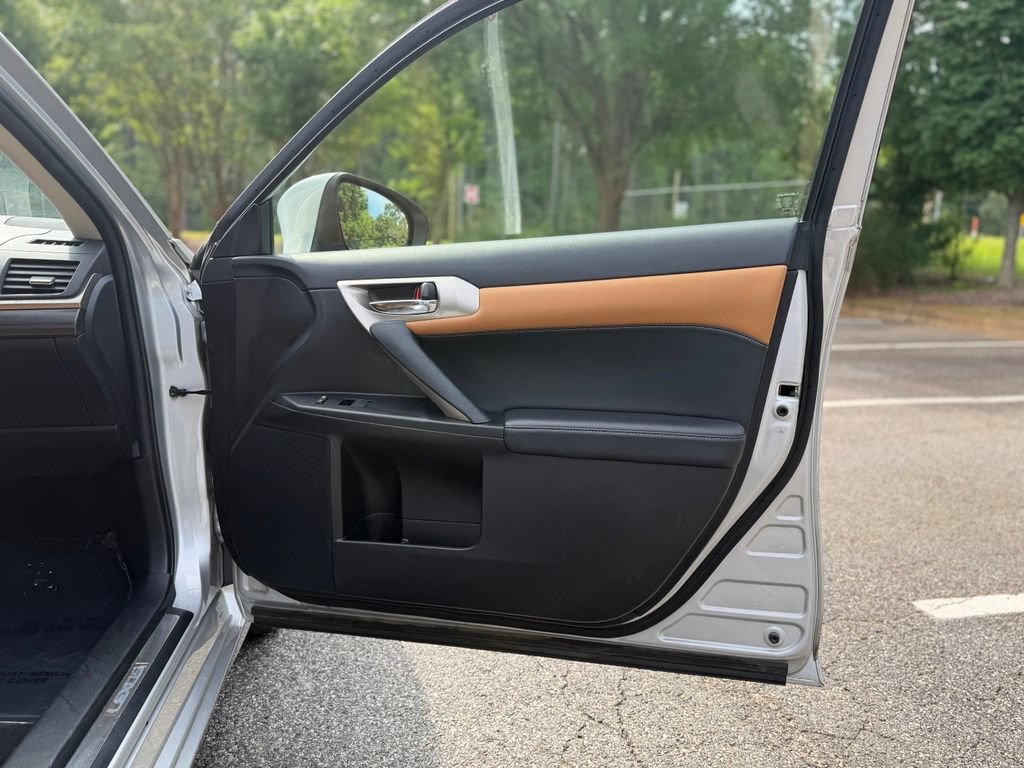 Used 2016 Lexus CT 200h w/ Seat Comfort Package FWD image 13