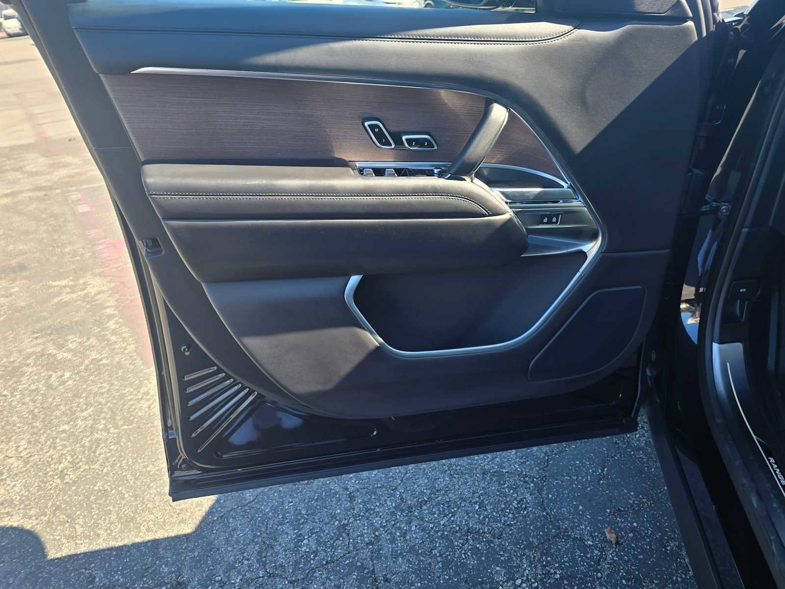 New 2025 Land Rover Range Rover SE image 23