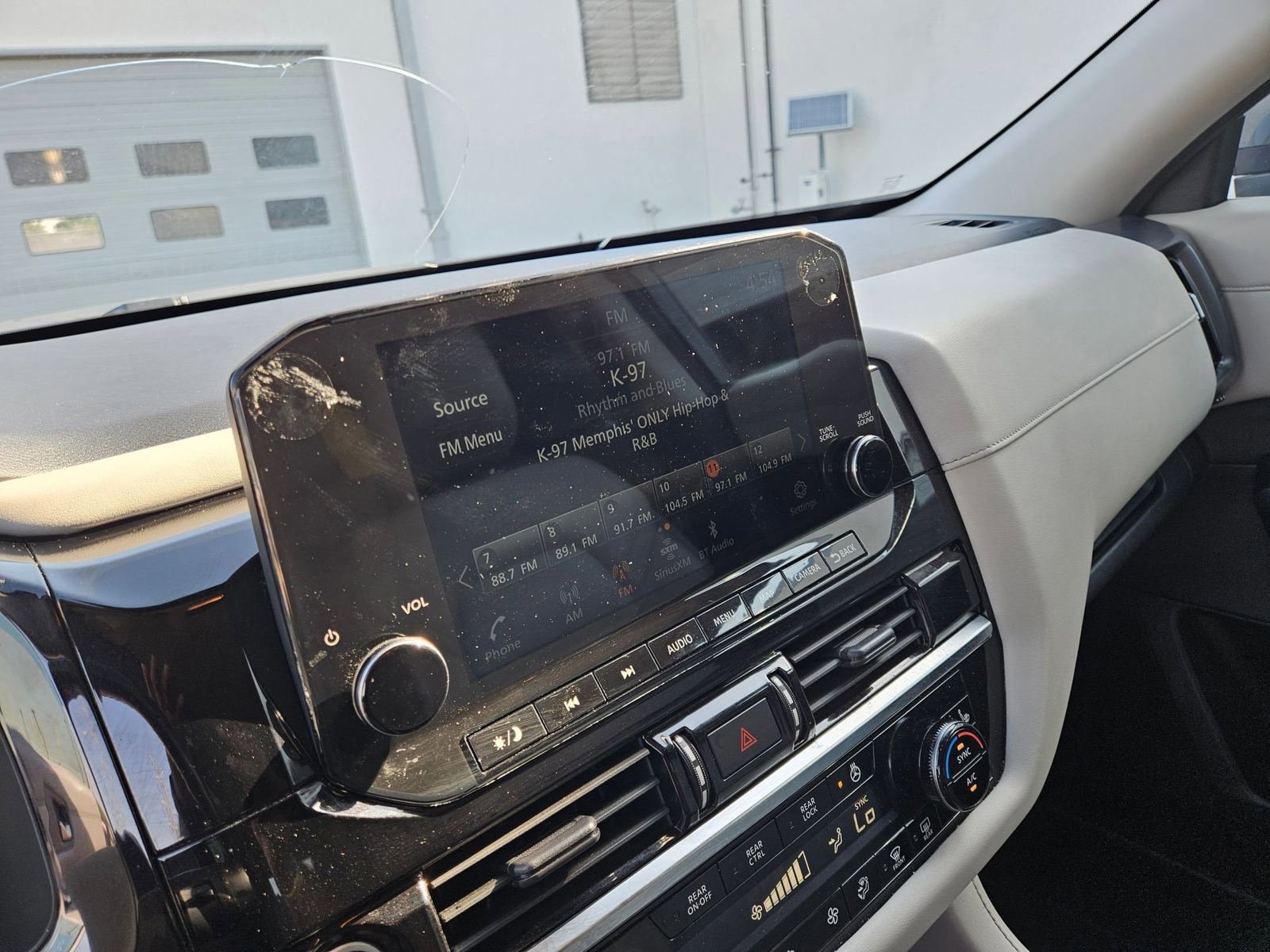 Used 2023 Nissan Pathfinder SL FWD image 19