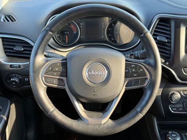 Used 2019 Jeep Cherokee Latitude Plus w/ Cold Weather Group AWD/4WD image 12