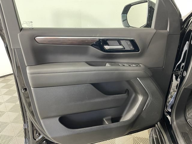New 2026 Chevrolet Suburban LS w/ Max Trailering Package AWD/4WD image 9