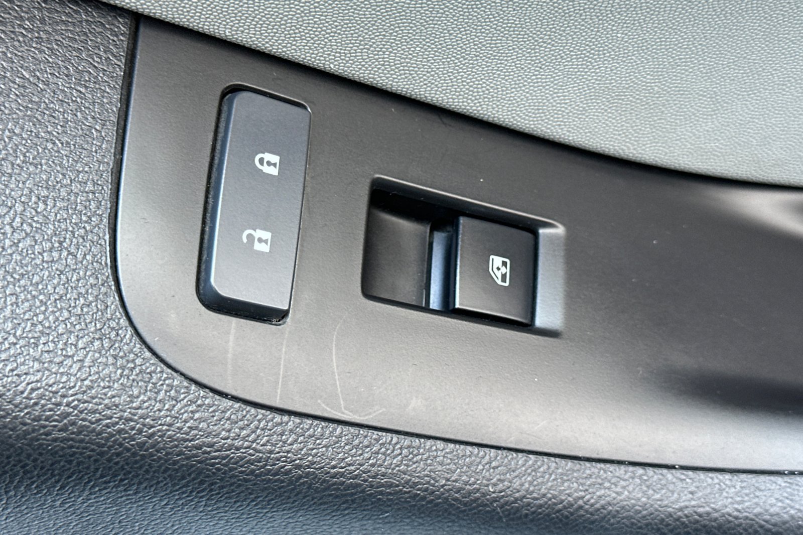 Used 2015 Chevrolet Camaro LS RWD image 21