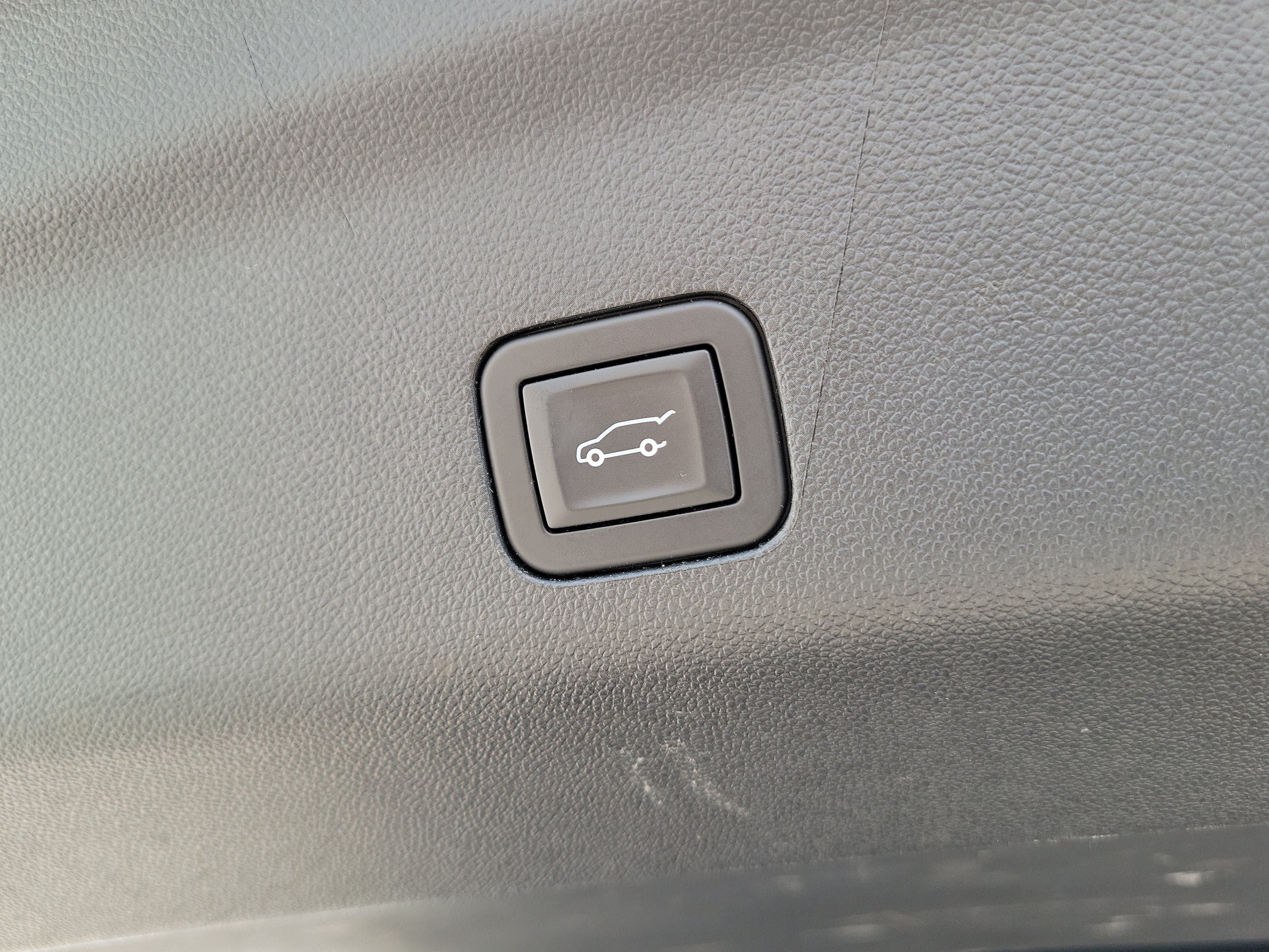 Used 2025 GMC Yukon XL AT4 Ultimate AWD/4WD image 8