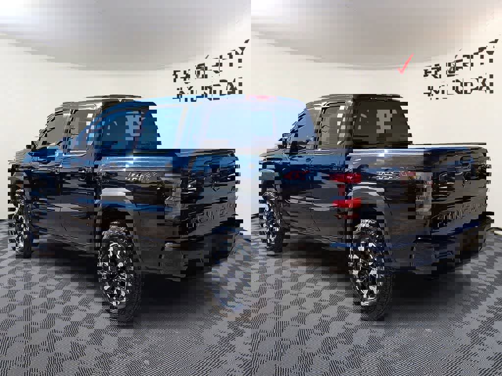 Used 2024 Nissan Frontier PRO-4X image 6