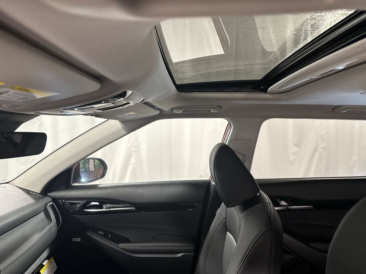 Certified 2025 Kia Seltos SX w/ SX Sunroof Package image 28