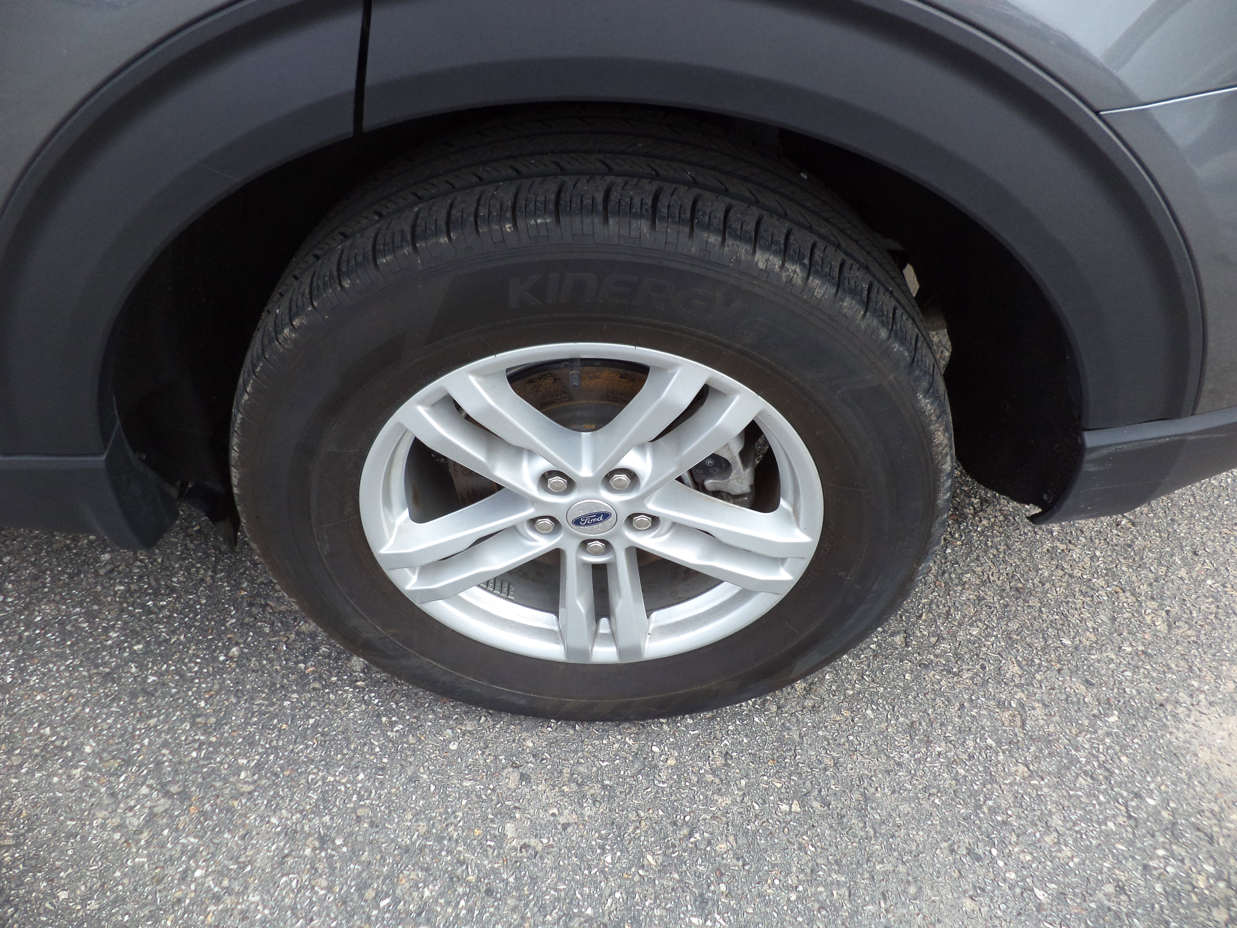 Used 2023 Ford Explorer XLT w/ Equipment Group 202A image 4