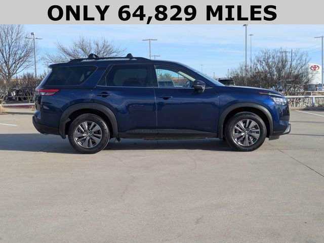 Used 2022 Nissan Pathfinder SV w/ SV Black Package image 4